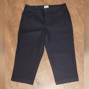 St. John's Bay denim Capri. Sz 6  with pocket